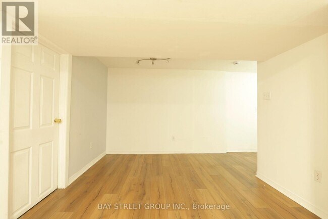 Photo - 280 Boisdale Ave