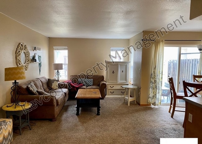 Photo - HUGE Townhouse near CSU