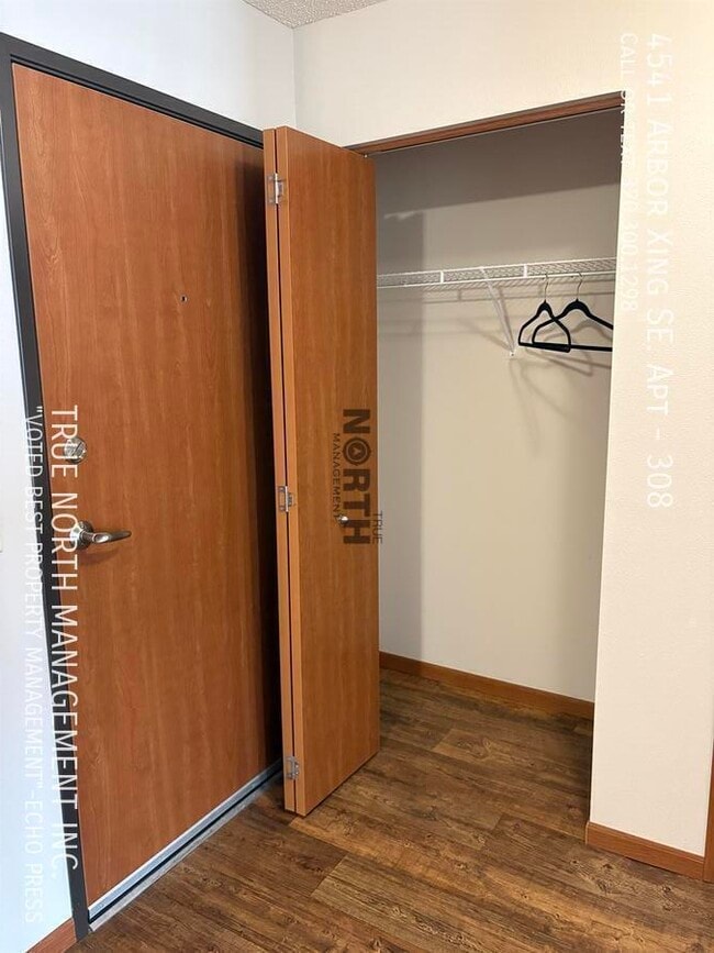 Photo - 4541 Arbor Xing SE Unidad 308