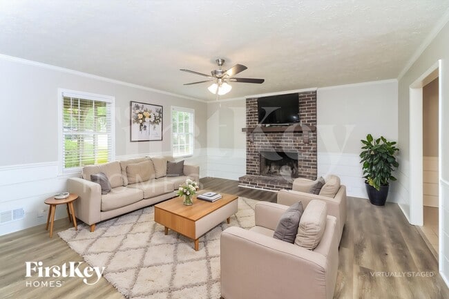 Photo - 3692 Cambridge Dr SW