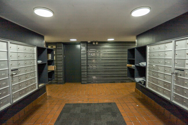 Photo - 561 W Cornelia Ave Unidad #276