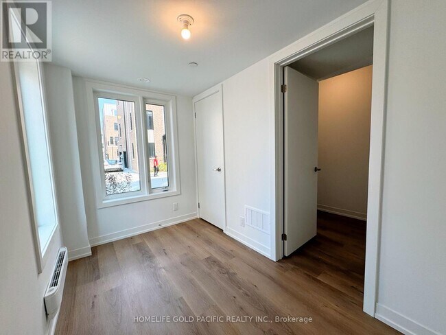 Photo - 5 Spruce Pnes Cres