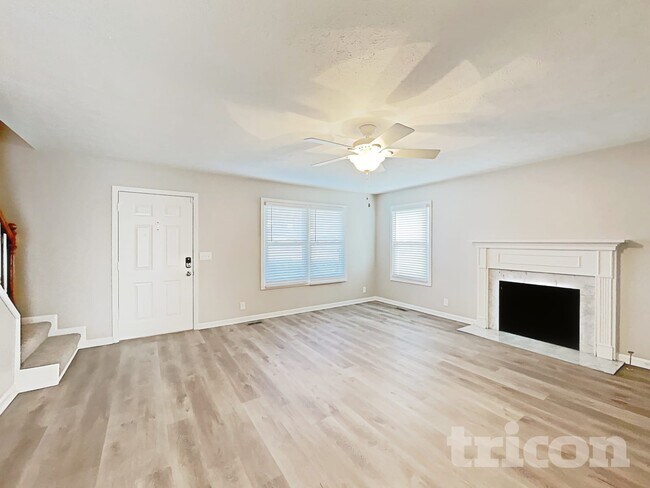 Photo - 5013 Claude Dr