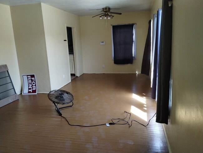 911 Casa Grande St