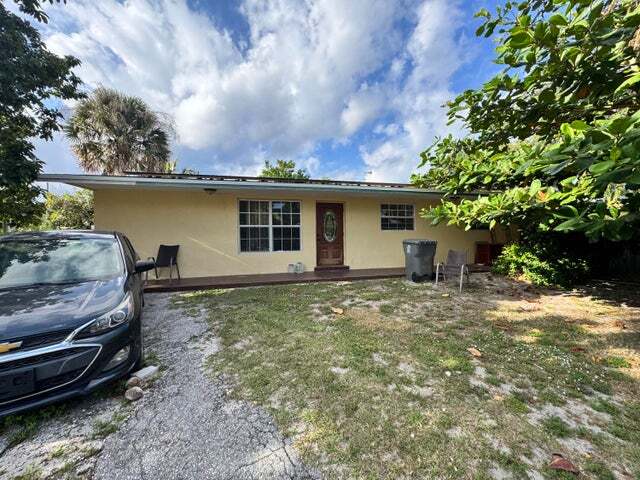 Photo - 867 Caroline Cir