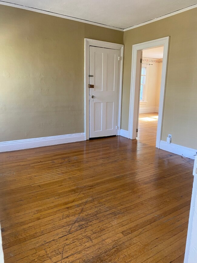 Building Photo - 103 Pleasant St Unit 2l