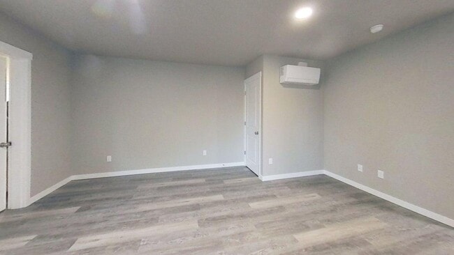 Photo - 918-922 Billy Frank Jr. St Unit 918