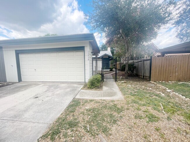 Building Photo - 11719 Country Springs St Rental