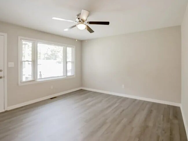 Photo - 414 Barclay Ave House