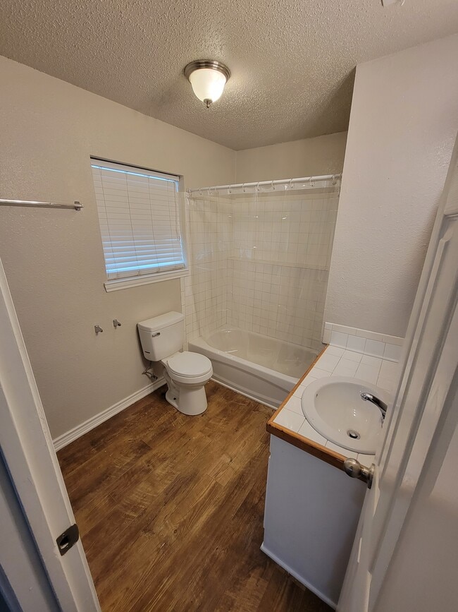 Photo - 900 N 8th St