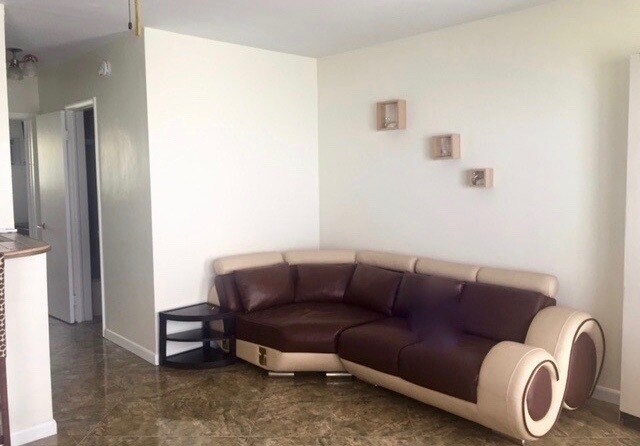 Spacious Living Room - 252 Jefferson Ave Unidad 8