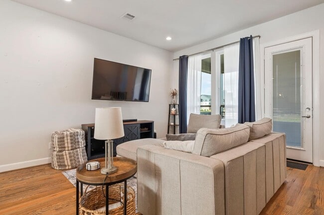 Building Photo - 316 Jensen Dr