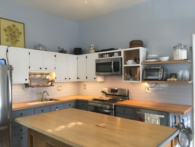 Kitchen - 317 Mount Hope Ave