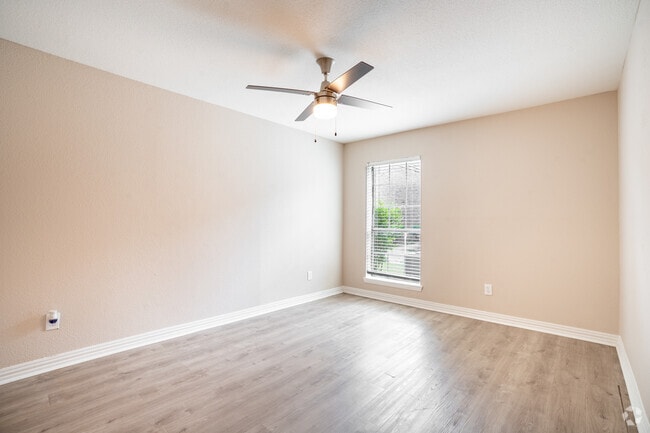 1 habitación, 1 baño - 653 pies cuadrados - Dormitorio - 8915 Broadway