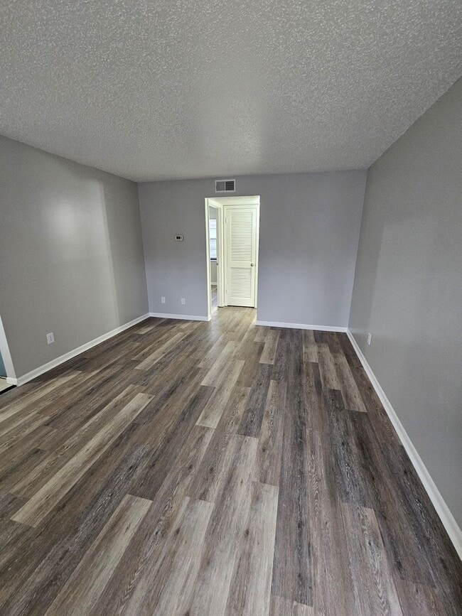 Photo - Renovated upstairs 1 Bedroom 1 Bath appartment available NOW! Unit 4510-19