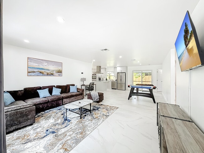 Photo - 635 Kingbird Cir