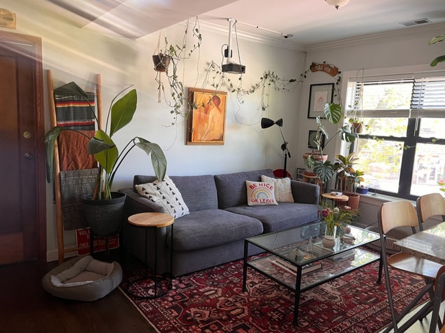 Photo - 1447 W Jarvis Ave Unidad 2W