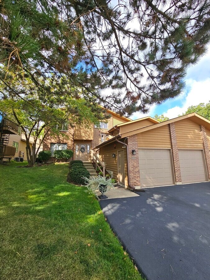 Photo - 425 S 3rd St Townhome