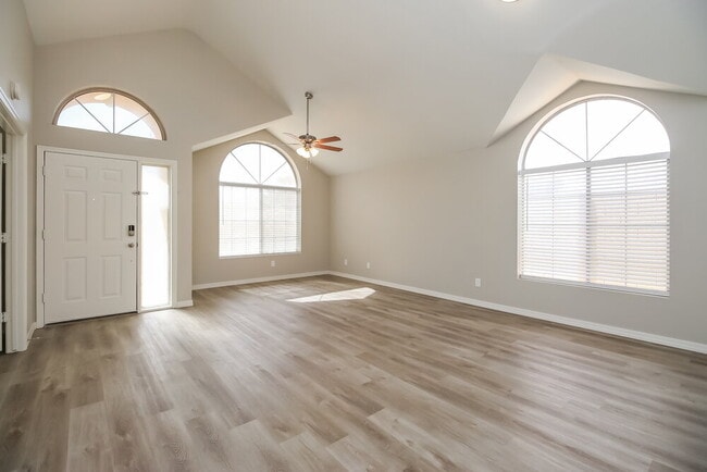 Photo - 727 N Sulleys Dr