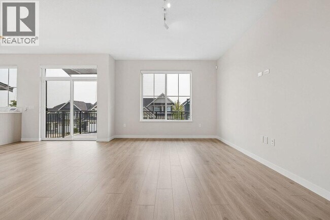 3637 Sheffield Ave Unit 108