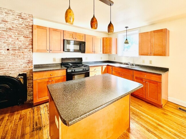 Building Photo - 46 King St Unit A Rental