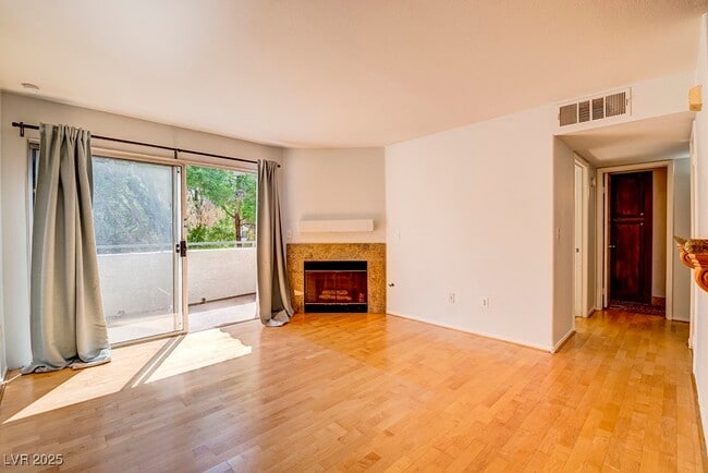 Building Photo - 3060 Casey Dr Unit 201 Rental