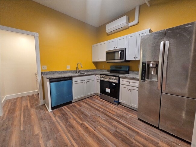 Photo - 27 E Main St