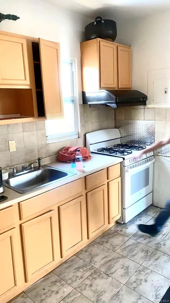 Photo - 6-12-12 College Point Blvd