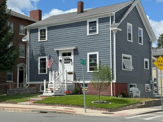 Building Photo - 46 Bridge St Unit 1