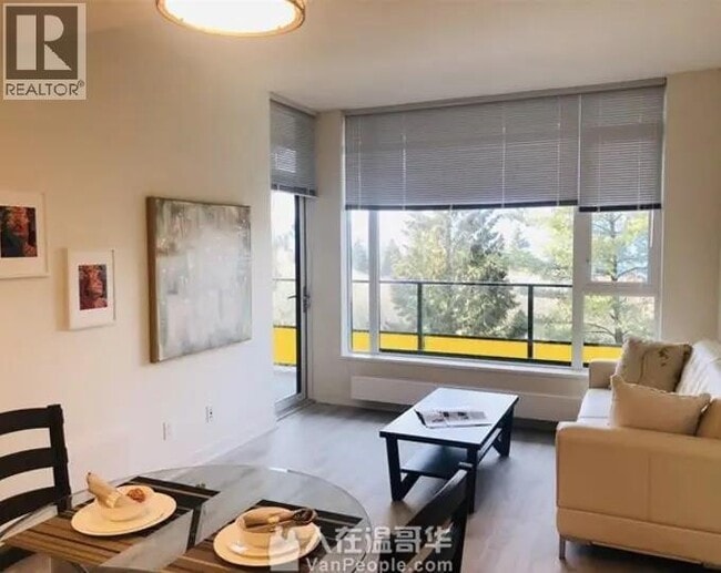 Photo - 8850 University Crescent Unité 312