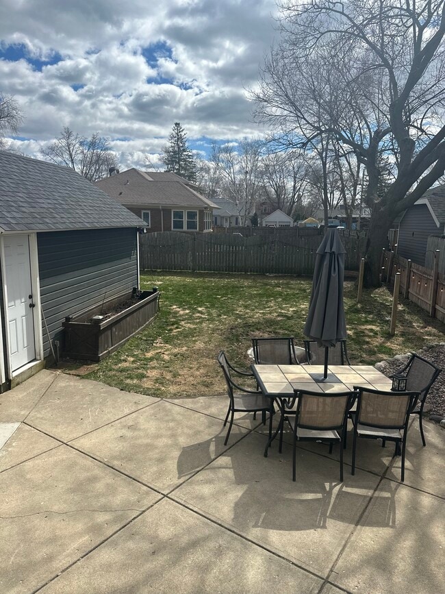 Photo - 613 E Washington St