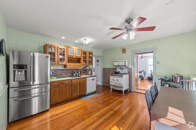 Building Photo - 90 Florence St Unit #2 Rental