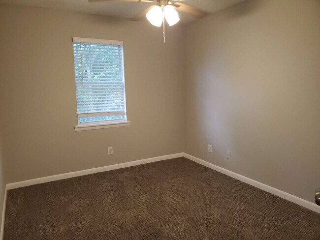 2-Bed Apartment in Decatur's Heart – Your Cozy Retreat Awaits!"