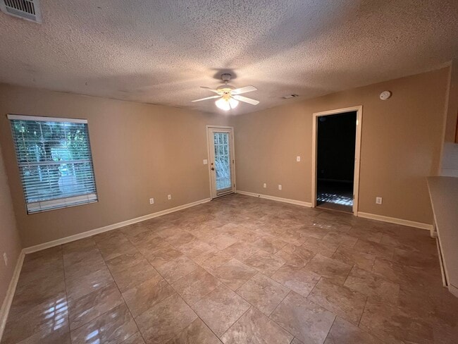 Photo - Center 661-663 Unit 661