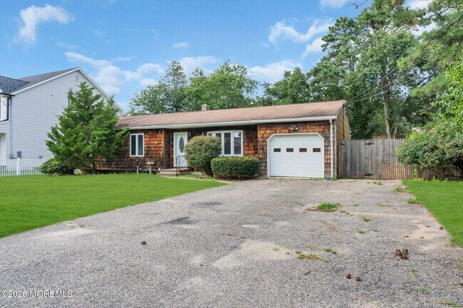 Photo - 809 Commonwealth Blvd