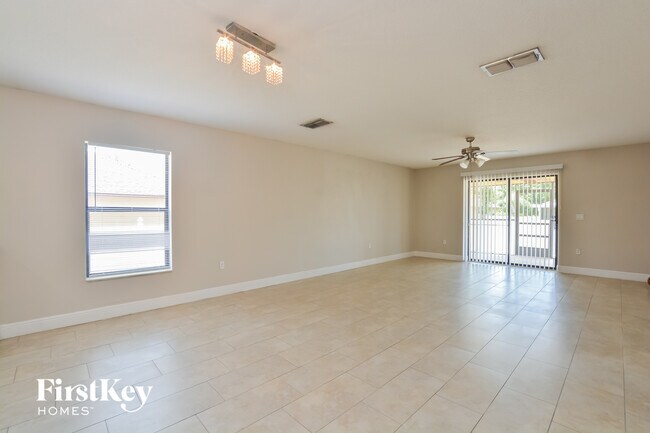 Photo - 932 Fallbrooke Ave