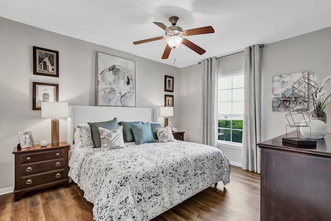 Dormitorios elegantes con mucha luz - Amalfi at Tuscan Lakes