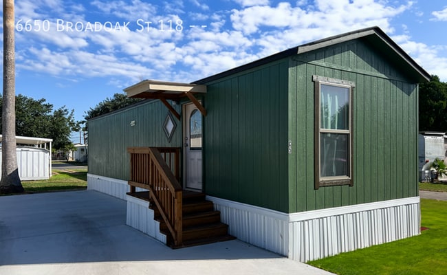 Photo - 6650 Broadoak St