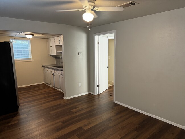 Photo - 2269 Collier St Unit #4