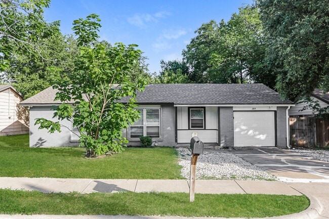 Building Photo - 3 BR/1BA | Updated Single Family Home | 1-Car Garage  | Large Backyard!
