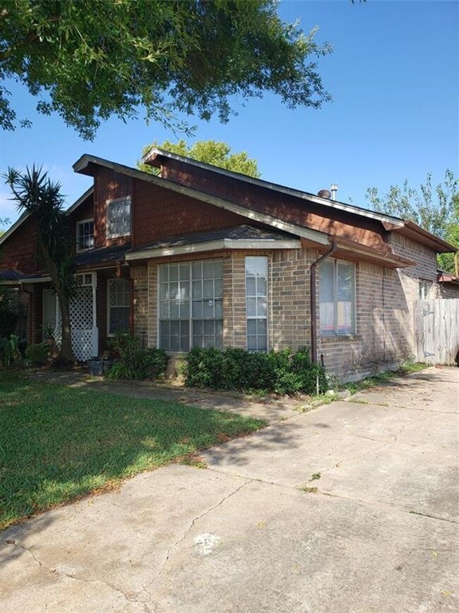 Building Photo - Beautiful 4 Bedroom Home in Houston / Nice Backyard