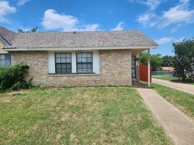 Building Photo - 7201 Pineberry Rd Rental
