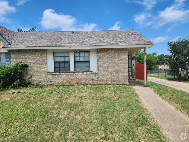 Building Photo - 7201 Pineberry Rd Rental