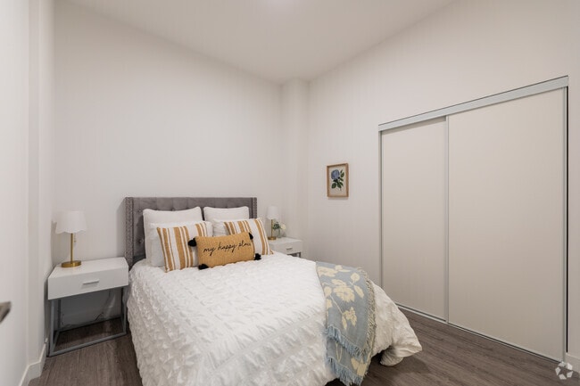 2BR, 1BA - 664SF - Bedroom