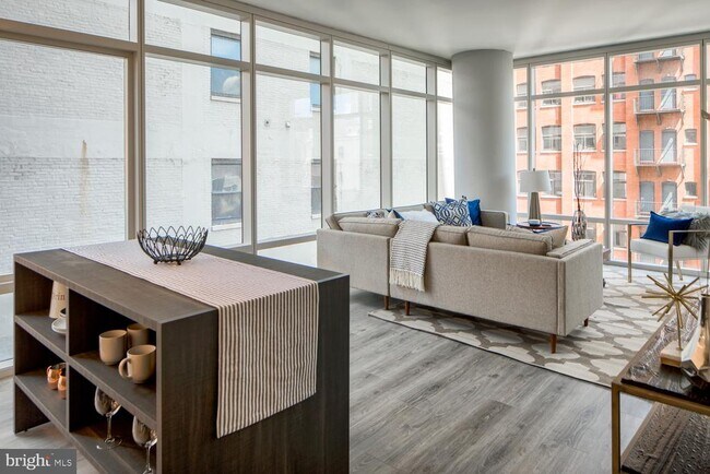 Building Photo - 1213 Walnut St Unit 1706