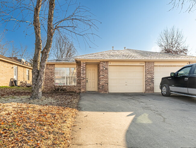Photo - "Charming 2-Bed, 2-Bath Retreat with Grani... Unit B