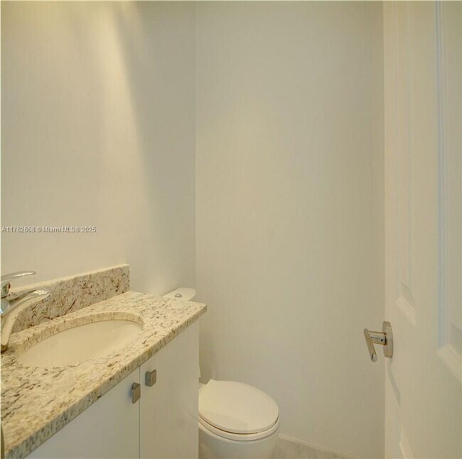 Photo - 210 NE 2nd Ct