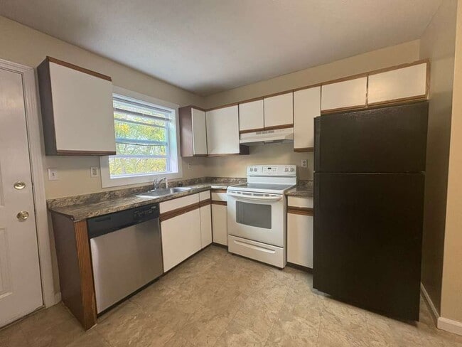 Building Photo - 39 Hillside Ave Unit 39