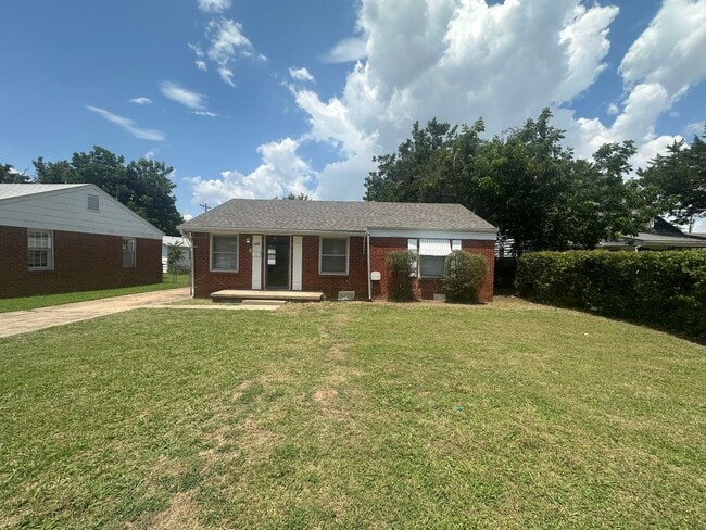 Building Photo - 2 Bed, 1 Bath, 1 Car Garage