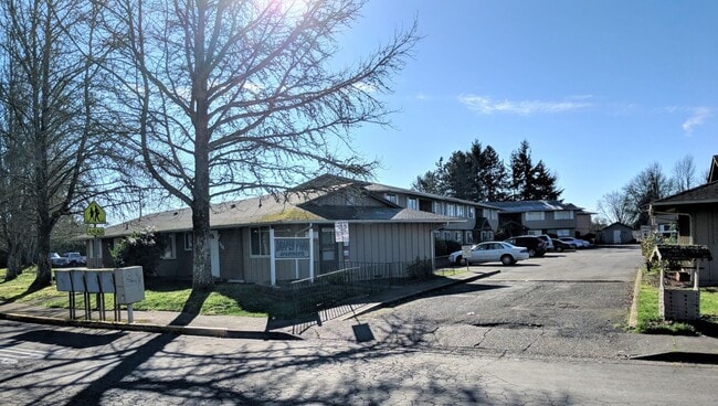Photo - (905) Draper Arms Apartments - 2 Bedroom / 1 Bathroom (UPDATED) Unit 638-5 (R)